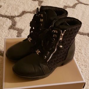 Girls boots